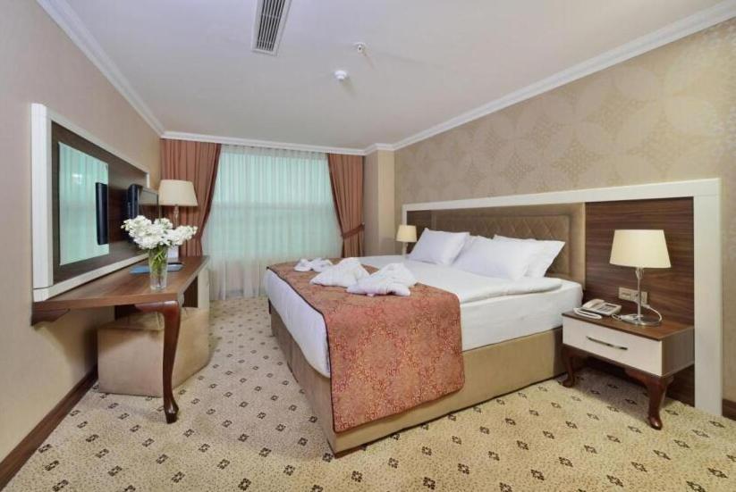 The Sign Kocaeli Thermal Spa Hotel &Convention Center Golcuk Esterno foto
